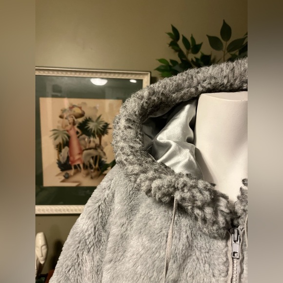 Northern Lifestyles Gray Hooded Jacket with Animal Print - Picture 2 of 6